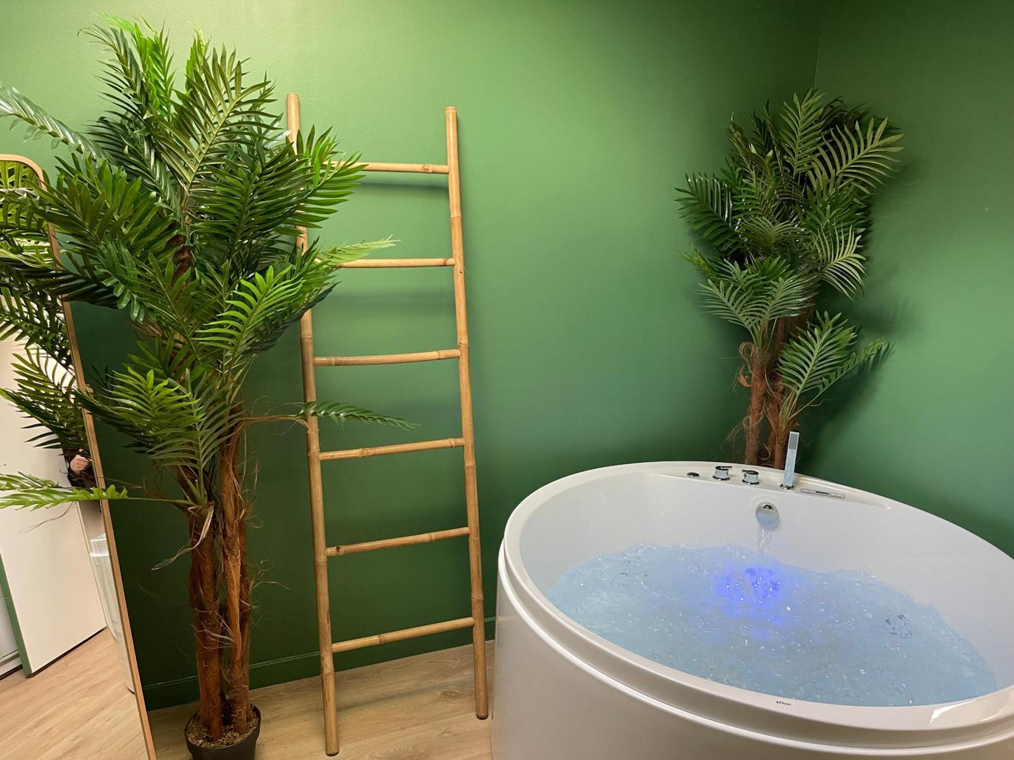 Evasion Exotique - Suite Selva - Jaccuzzi Privatif أميا المظهر الخارجي الصورة